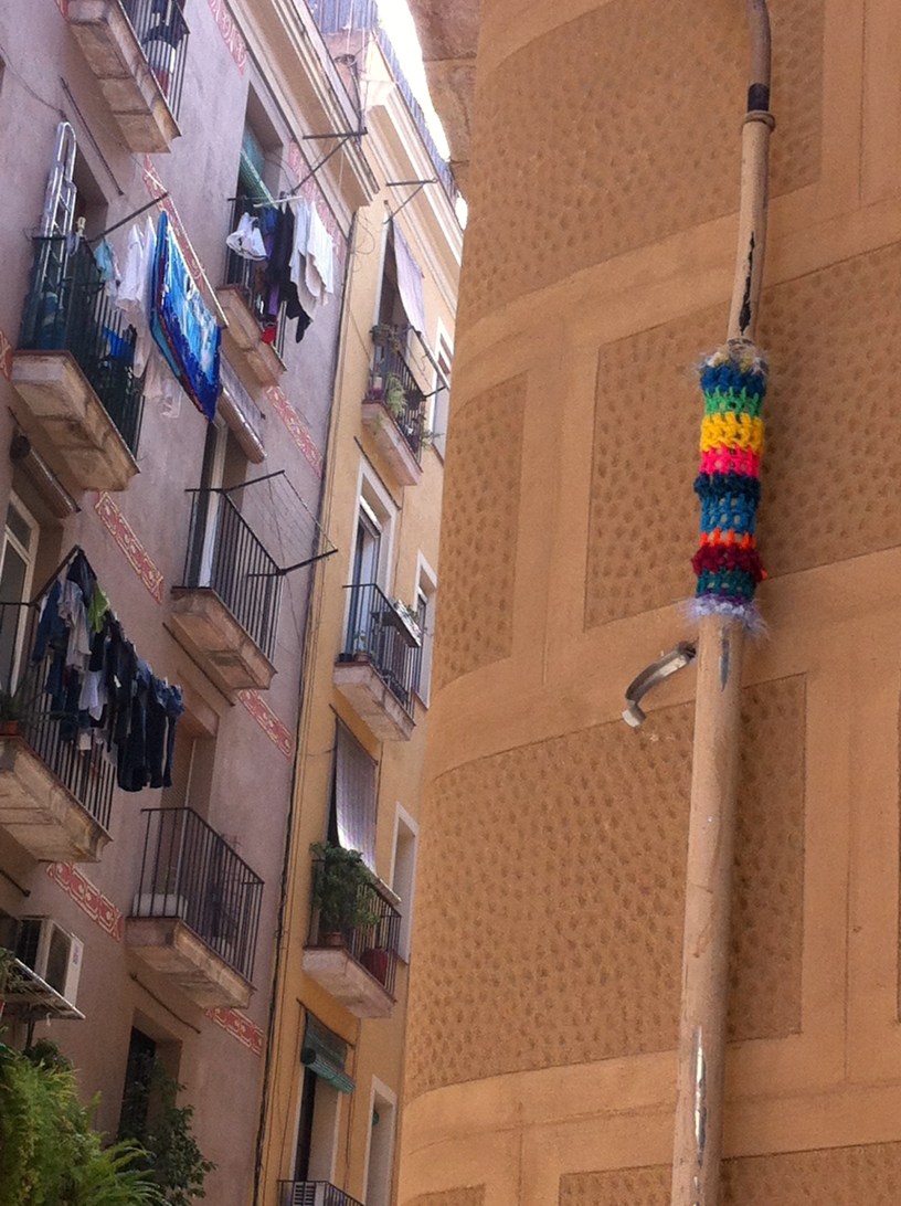 bonowaps_yarnbombing_calle_sant_climent_barcelona