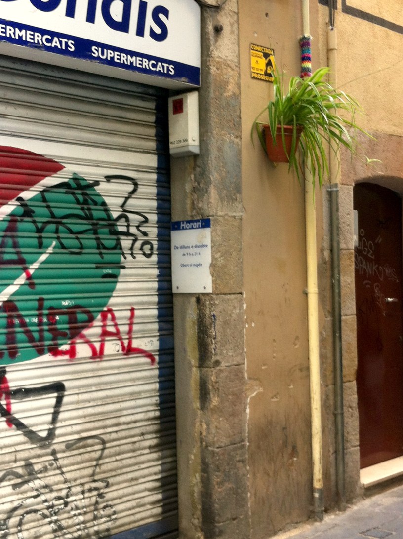 bonowaps_yarnbombing_carretes_supermercat