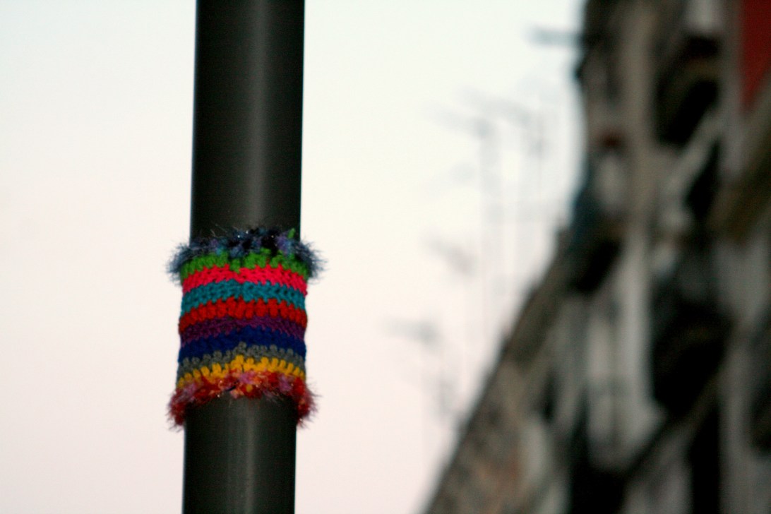 bonowaps_yarnbombing_detalle_farola_plaza_padro3