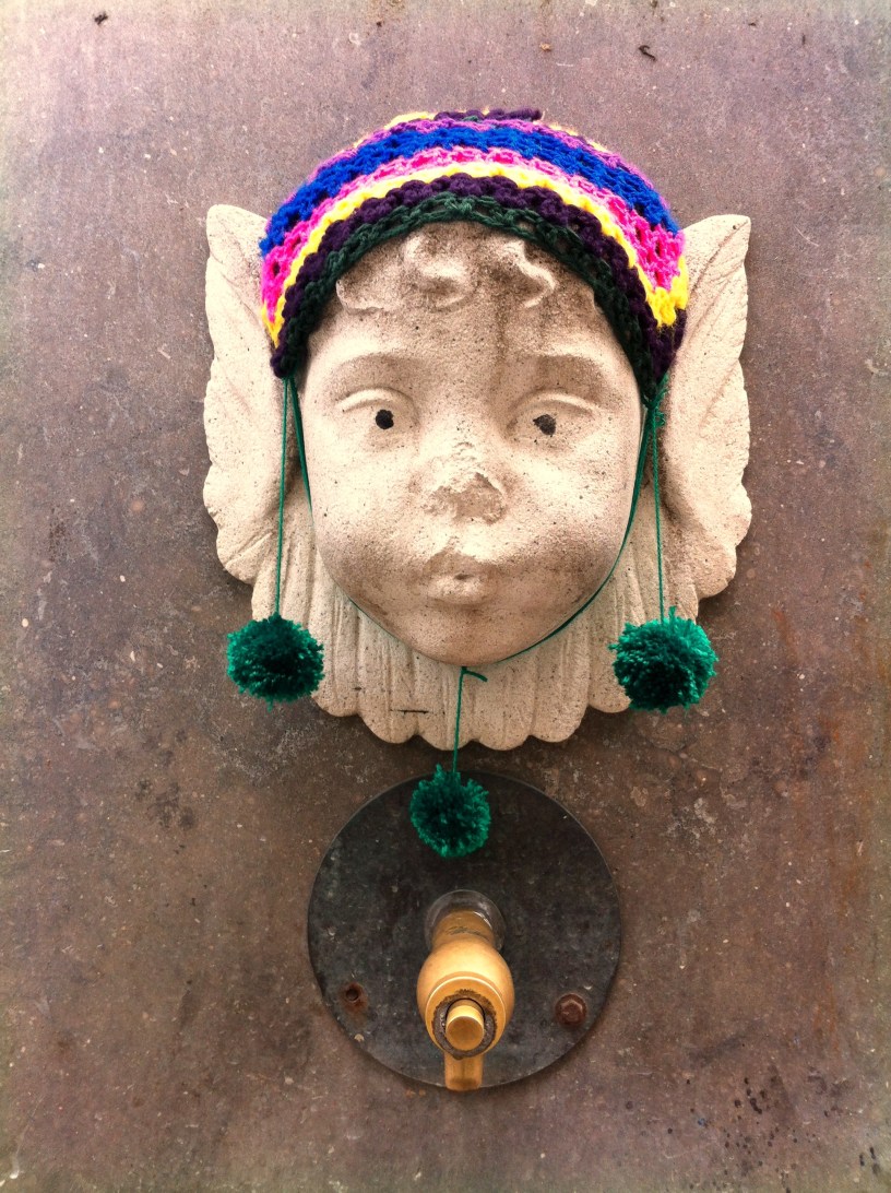 plaza-padro-yarnbombing-bonowaps-angel3