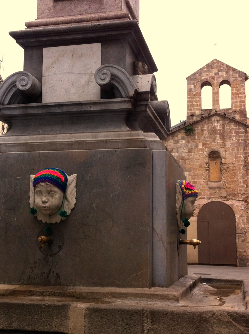 plaza-padro-yarnbombing-bonowaps-fuente